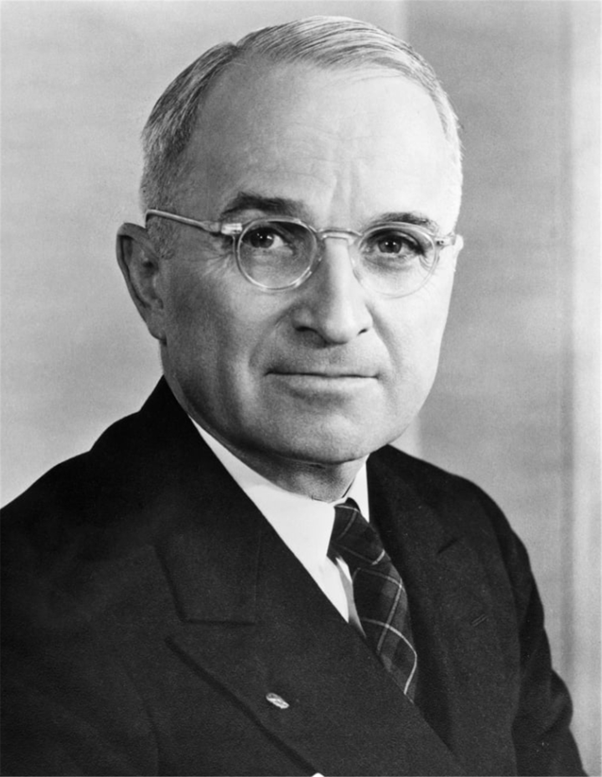 Profil Singkat: Harry S. Truman, Presiden Amerika Serikat yang ke-33.