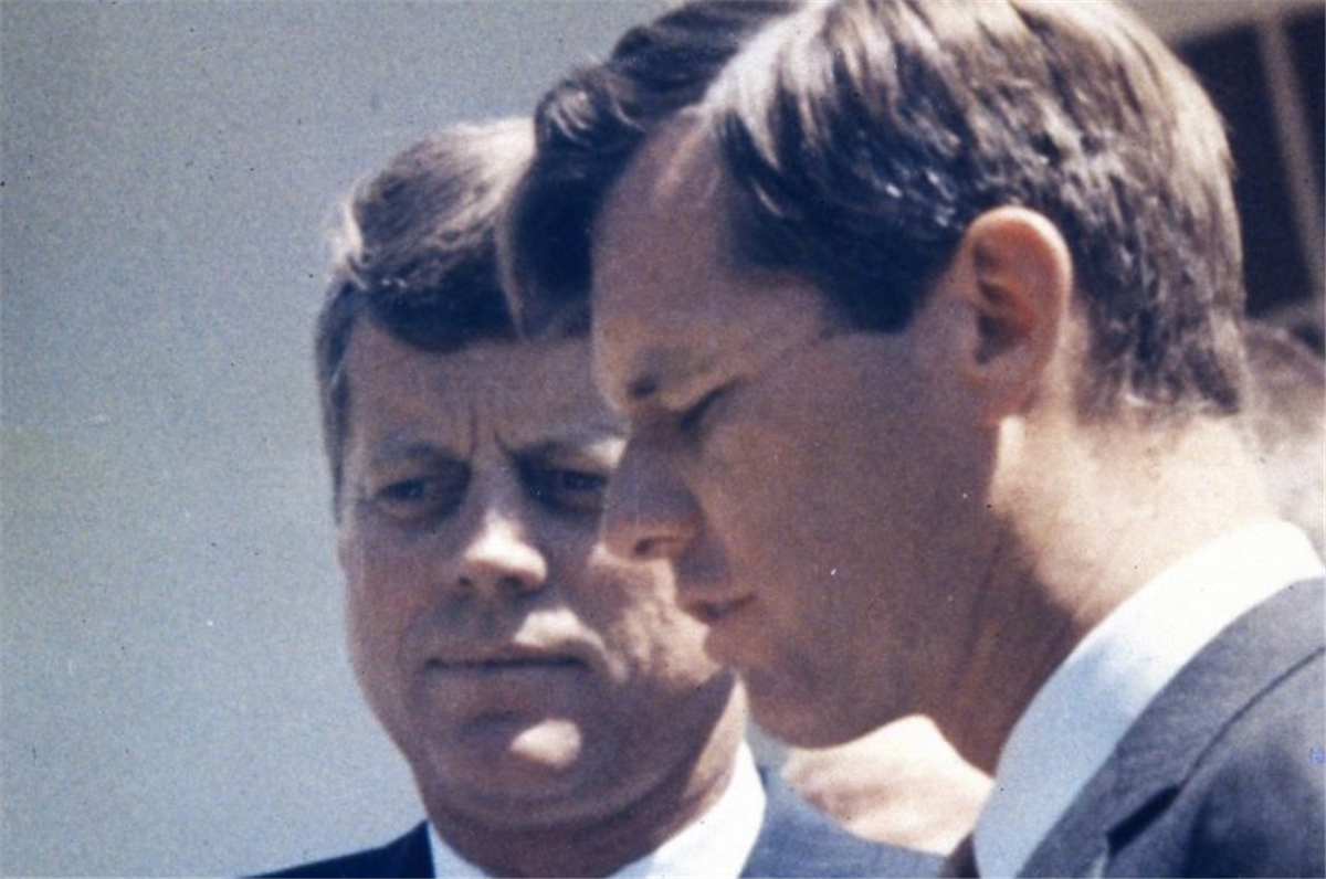 JFK dikirim ke rumah sakit setelah ditembak