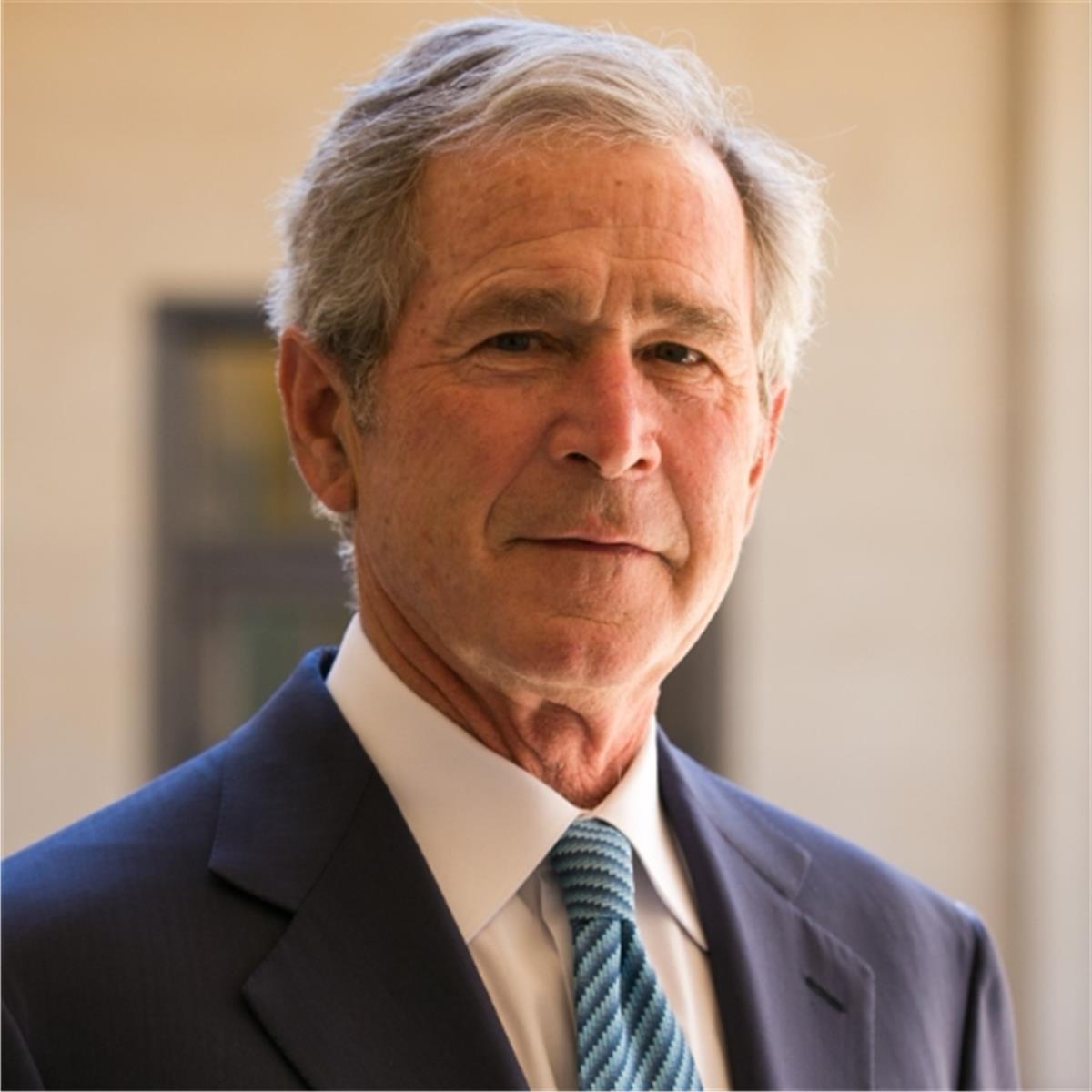 George W. Bush memimpin negara pada masa yang penuh tantangan dan perubahan.